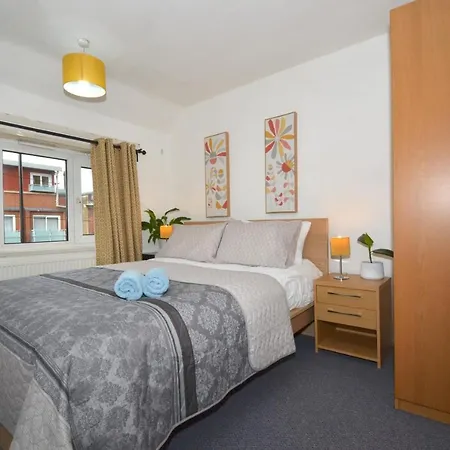 Entire 4-bed House & Parking, Steps From Icc & Utilita Arena & Broad Street Holiday home