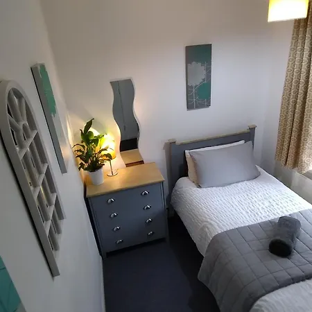 Holiday home Entire 4-bed House & Parking, Steps From Icc & Utilita Arena & Broad Street *