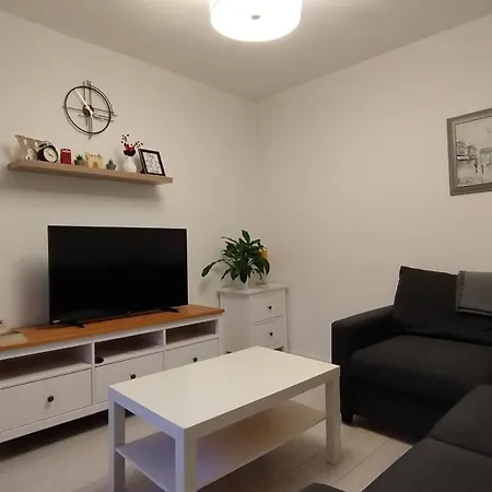 Entire 4-bed House & Parking, Steps From Icc & Utilita Arena & Broad Street Holiday home