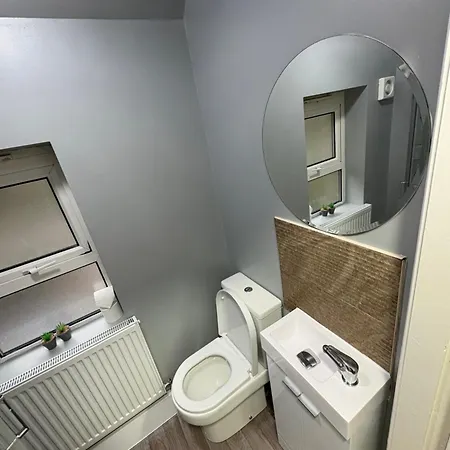 Entire 4-bed House & Parking, Steps From Icc & Utilita Arena & Broad Street *