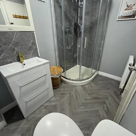Entire 4-bed House & Parking, Steps From Icc & Utilita Arena & Broad Street