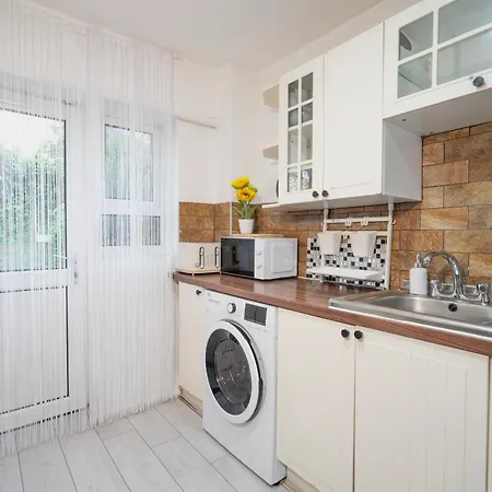 Holiday home Entire 4-bed House & Parking, Steps From Icc & Utilita Arena & Broad Street